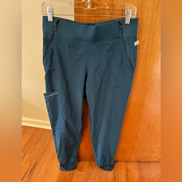 Cherokee Infinity Jogger scrub pants
Caribbean blue
Small petite - Picture 4 of 6